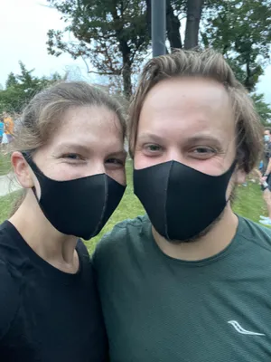 Masked and ready before the Broad Street 10 Miler. Philadelphia, 2021. 